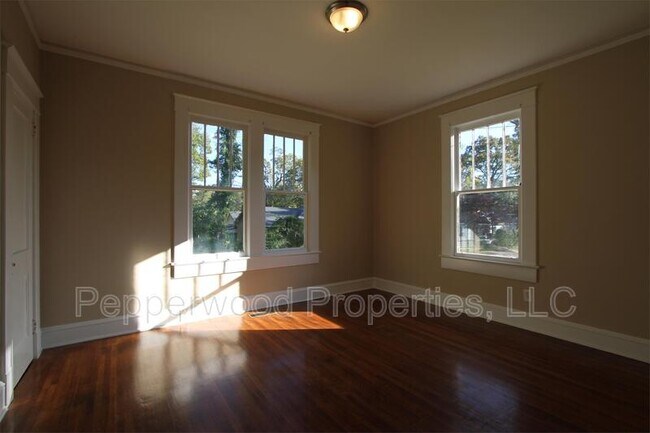 Building Photo - 521 S Irwin Ave