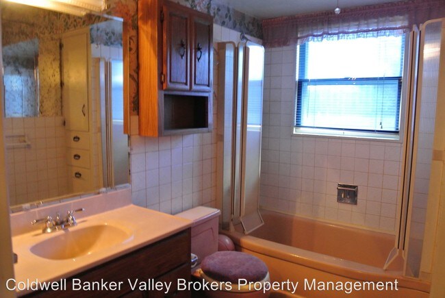 Building Photo - 1225 Chestnut St SE