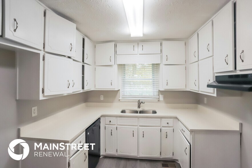 Building Photo - 7254 Fernwood Dr