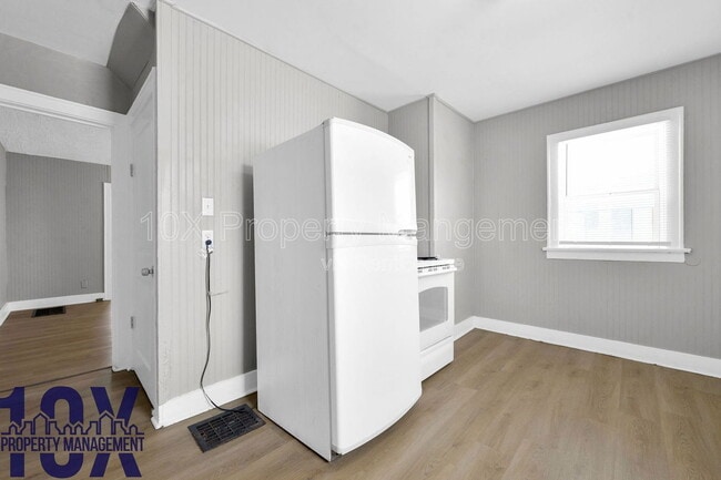 Building Photo - 1097 E 21st Ave