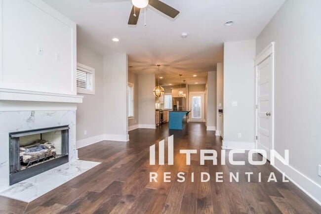 Building Photo - 1240 Hillwood Private Cove