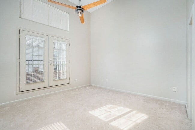 Building Photo - 2 bdrm, 2.5 bath Town Home steps away from...