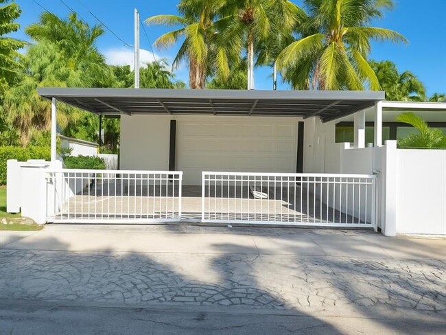 Building Photo - 751 Hollywood Blvd