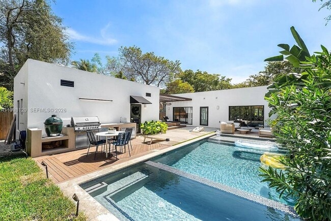 Building Photo - 445 NE 76th St