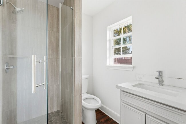 Building Photo - 612 W Alabama St