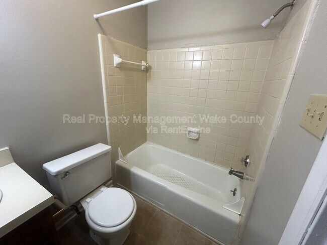 Building Photo - 1410 Kent Rd