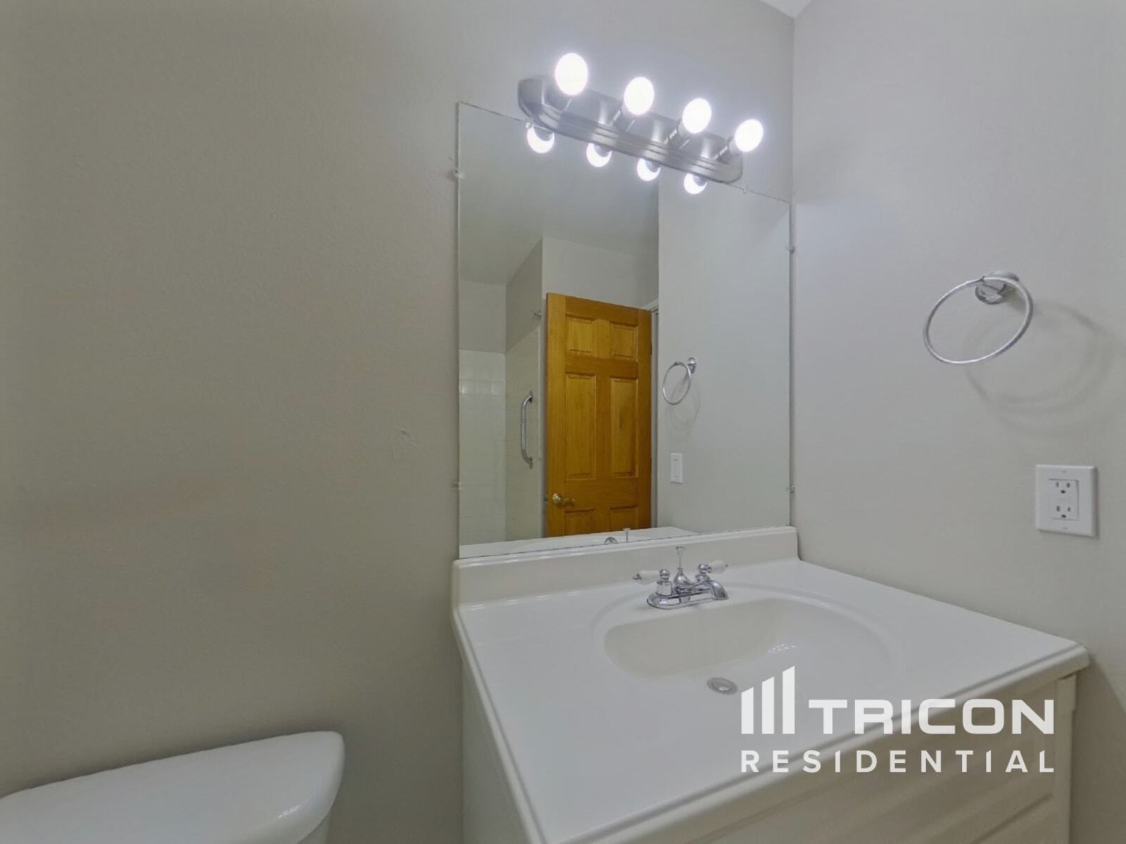 Building Photo - 3134 S Richfield St