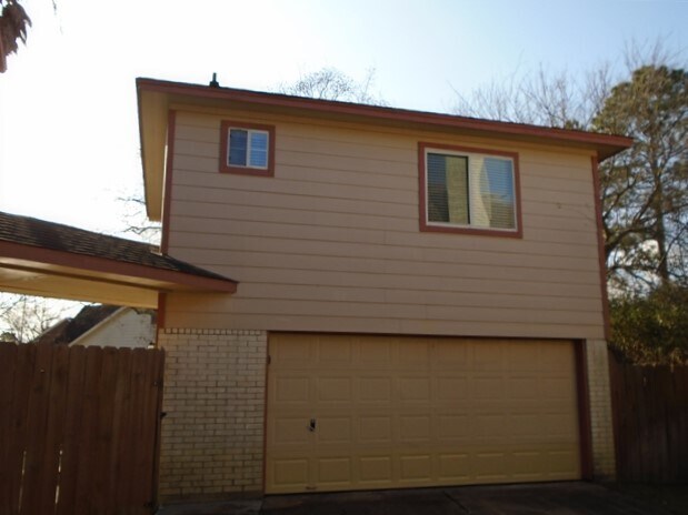 Building Photo - 2304 Evergreen Dr
