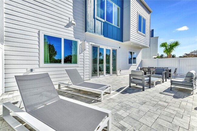 Building Photo - 7770 Sandy Ridge Dr