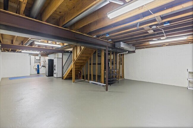 Building Photo - 100 Greensward Ln