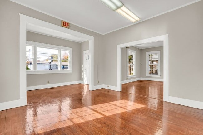 Building Photo - 402 N Gloster St