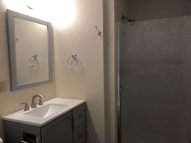 Building Photo - **Reserve for SUMMER 2026** - Beautiful Craftsman in Historic Barber District