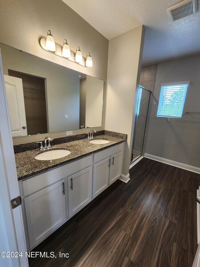 Building Photo - 2599 Lantana Ln