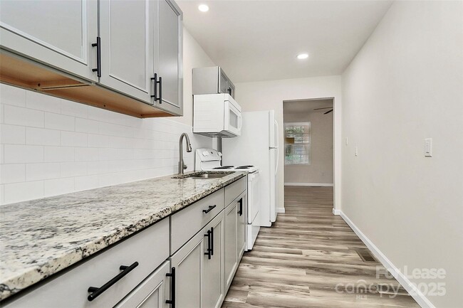 Building Photo - 2825 Morson St