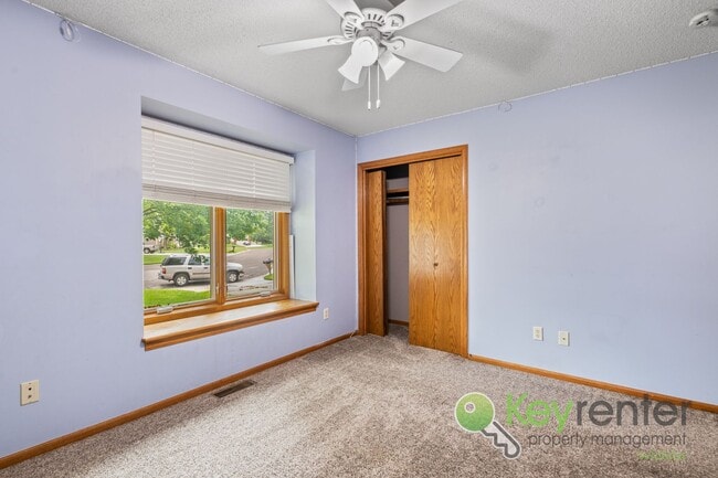 Building Photo - Beautiful, Rare 6 bedroom 3 bath house!