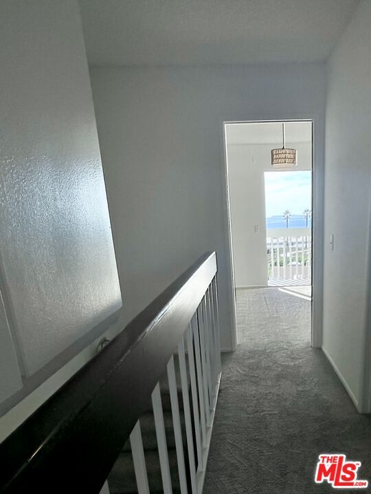 Building Photo - 271 S Ventura Rd