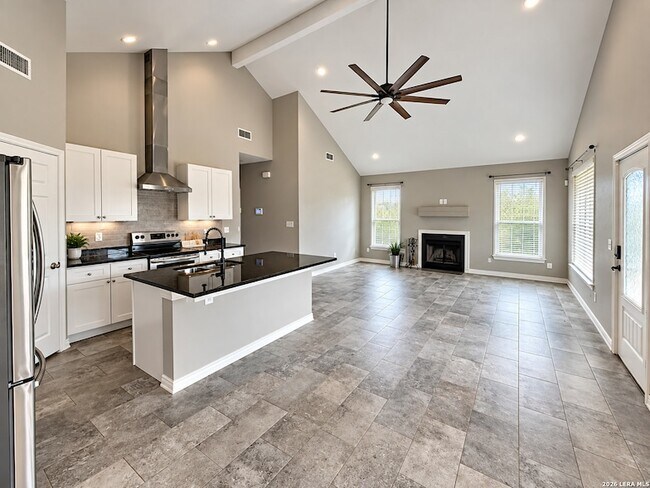 Building Photo - 2029 Blueridge Dr
