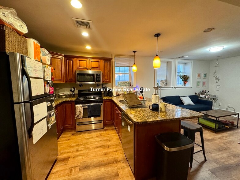 Building Photo - 719 Parker St