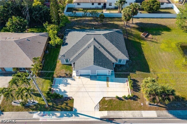 Building Photo - 1426-1428 Cape Coral Pkwy W