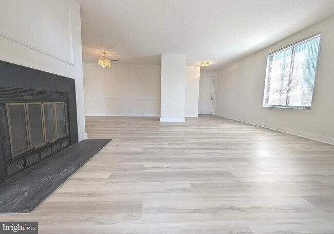 Building Photo - 18001 Chalet Dr