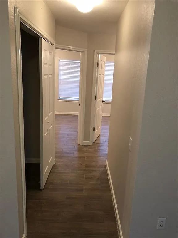 Building Photo - Room in House on Dittmar Oaks Dr