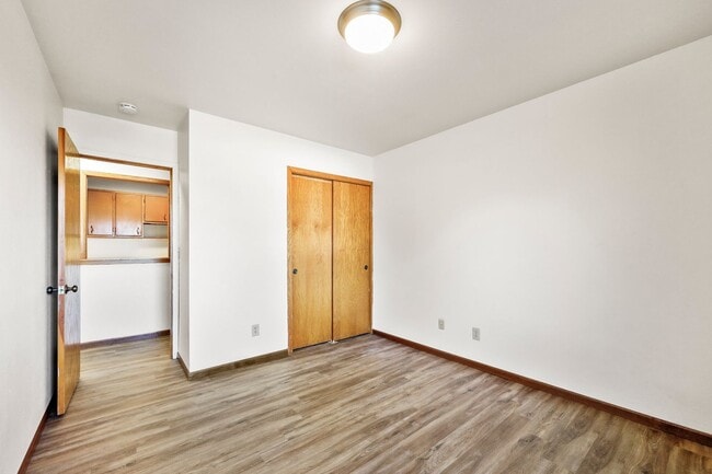 Building Photo - 2 Bed 1 Bath