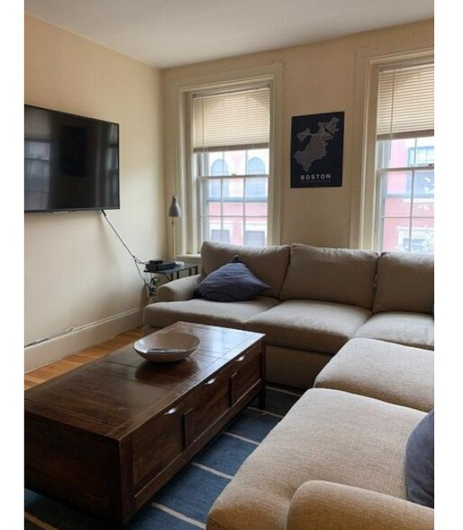 Building Photo - 88 West Cedar St