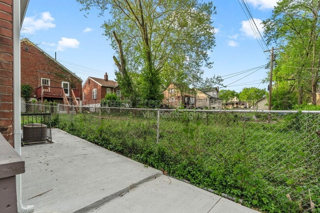 Building Photo - 7135 Woodrow Ave