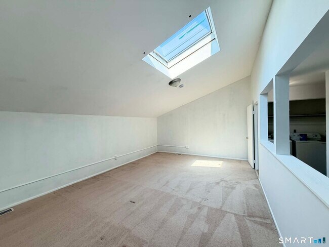 Building Photo - 14 Newtown Rd