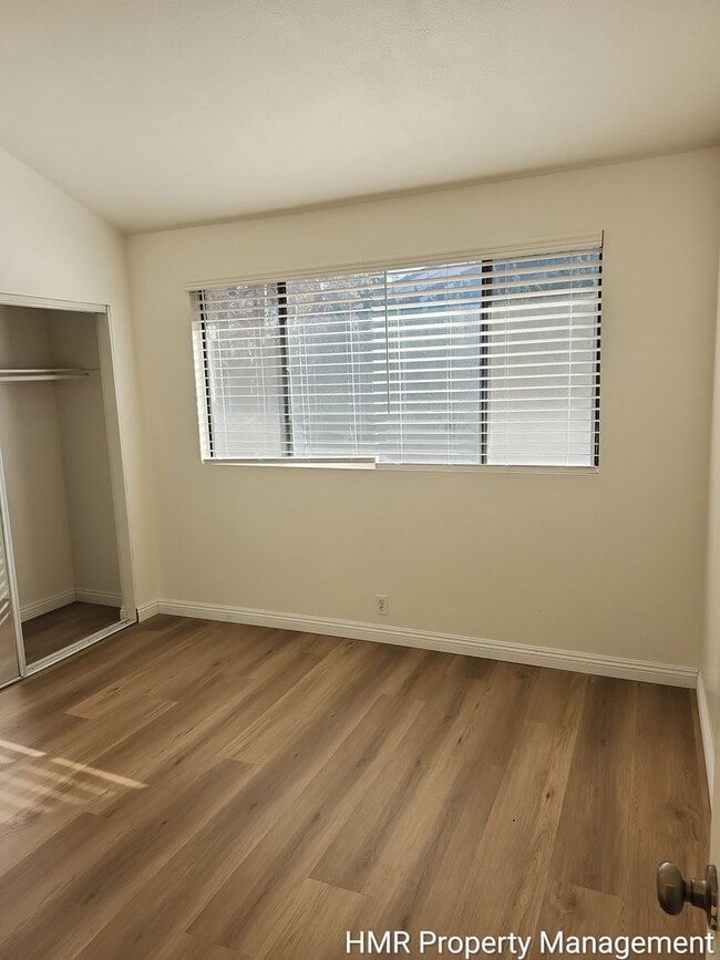 Building Photo - Spacious & Convenient 3-Bedroom Townhouse