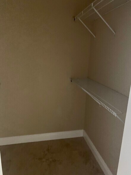 Building Photo - 2841 N Oakland Forest Dr