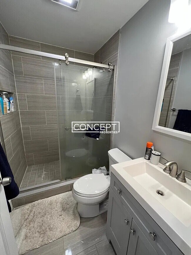 Building Photo - 91 Hillside St