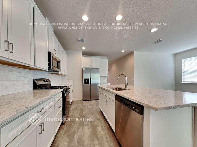 Building Photo - 864 Honeycomb Trl