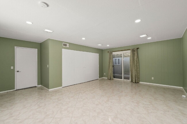 Building Photo - Spacious 3BR Retreat in the Heart of Cherokee Point