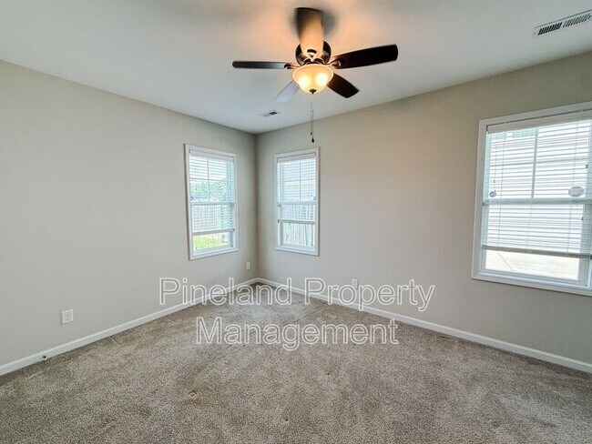 Building Photo - 147 Stafford Ave
