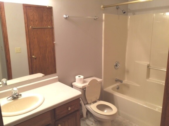 linen closet in main bath - 1105 W North Water St