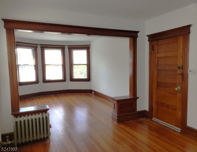 Building Photo - 19 Rosedale Ave