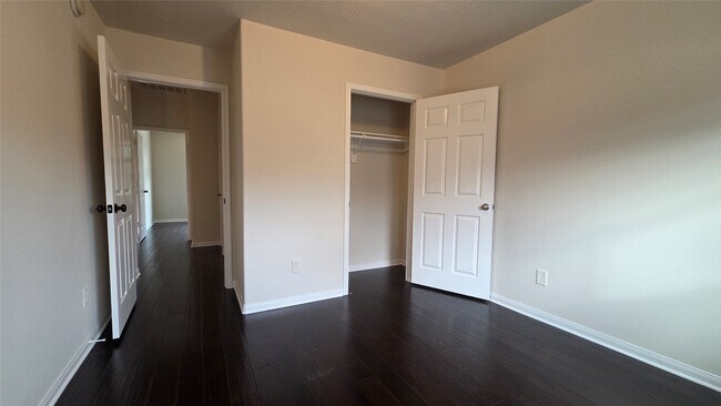 Building Photo - 7519 Chathan Glen Ln