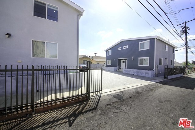 Building Photo - 2418 Folsom St