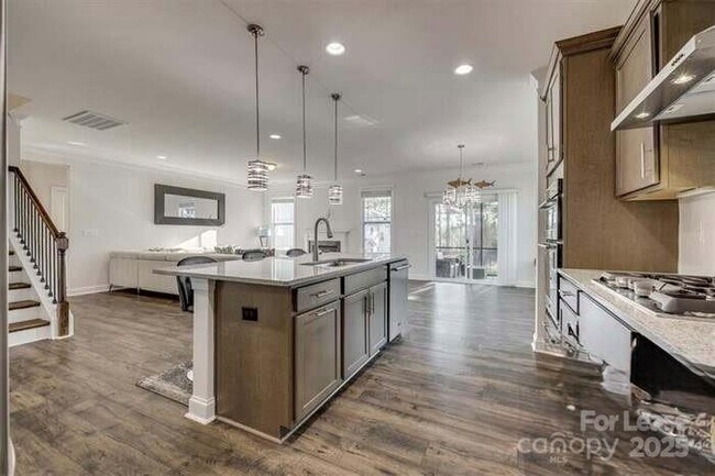Building Photo - 6299 Artigas Dr