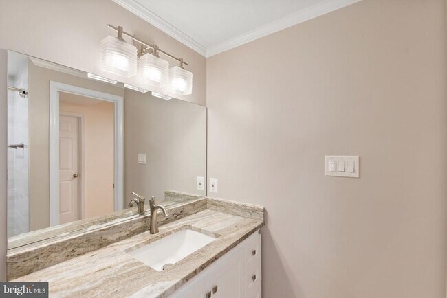 Building Photo - 6860 Williamsburg Pond Ct
