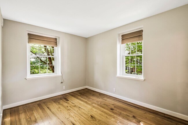 Building Photo - Fairlington 2 BR Condo for Rent!