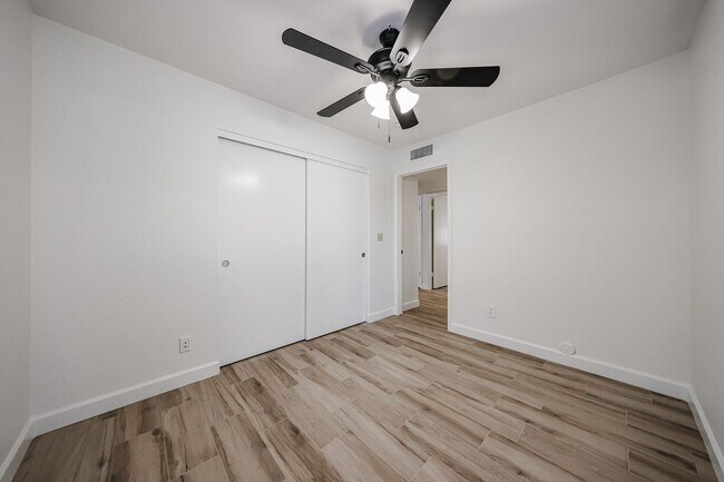 Building Photo - Beautifully renovated 3 bedroom 2 bathroom...