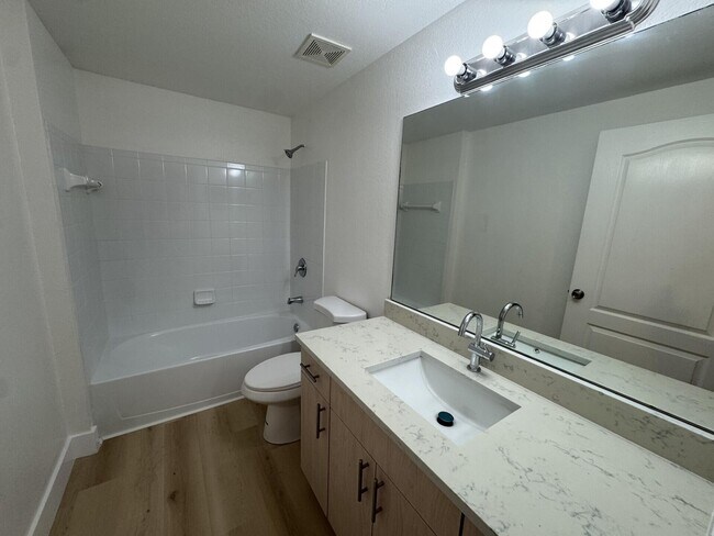 Building Photo - 110 SW Peacock Blvd