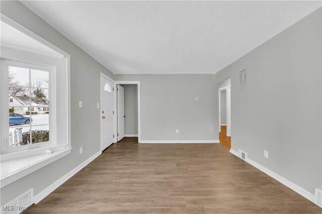 Building Photo - 25500 Briardale Ave