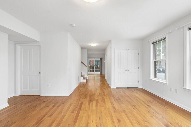 Building Photo - 439 Whiton St