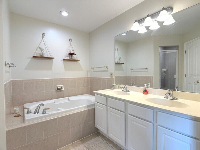 Building Photo - 104 Vista Loop