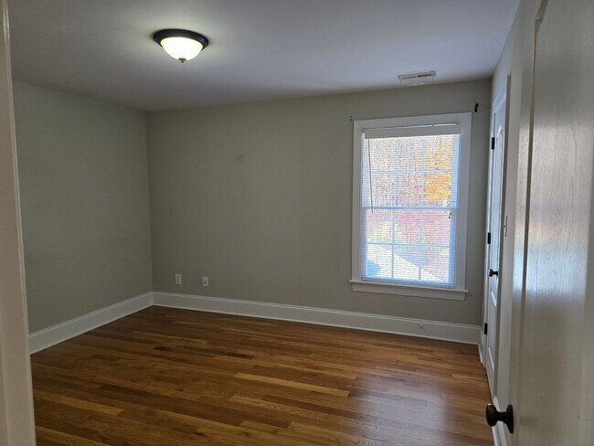 Building Photo - 3653 Pleasants Ridge Dr