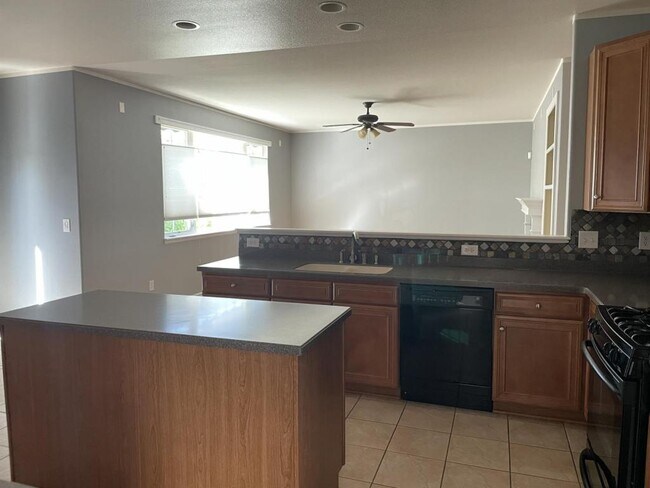 Building Photo - 12965 Banyon Cir