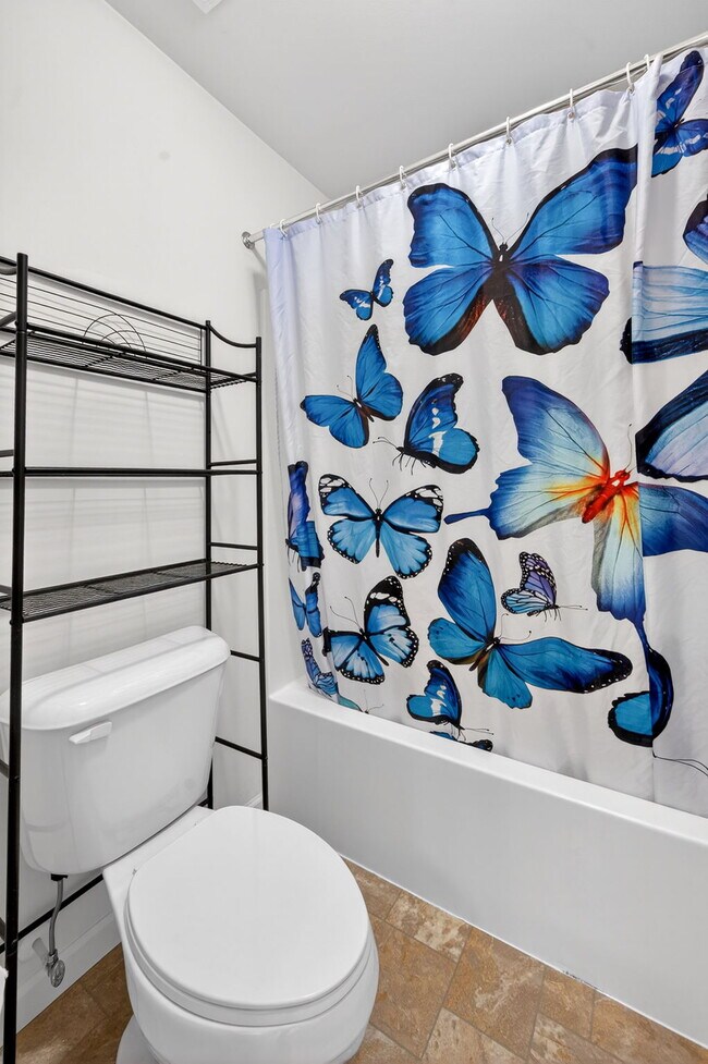 Building Photo - 3501 Charlestowne Crossing Dr